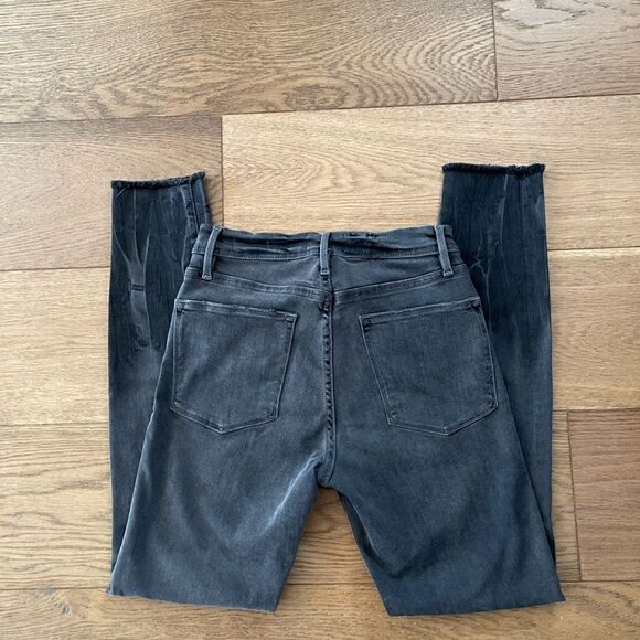 Frame Le High Skinny in Grey Whisker - Picture 8 of 13